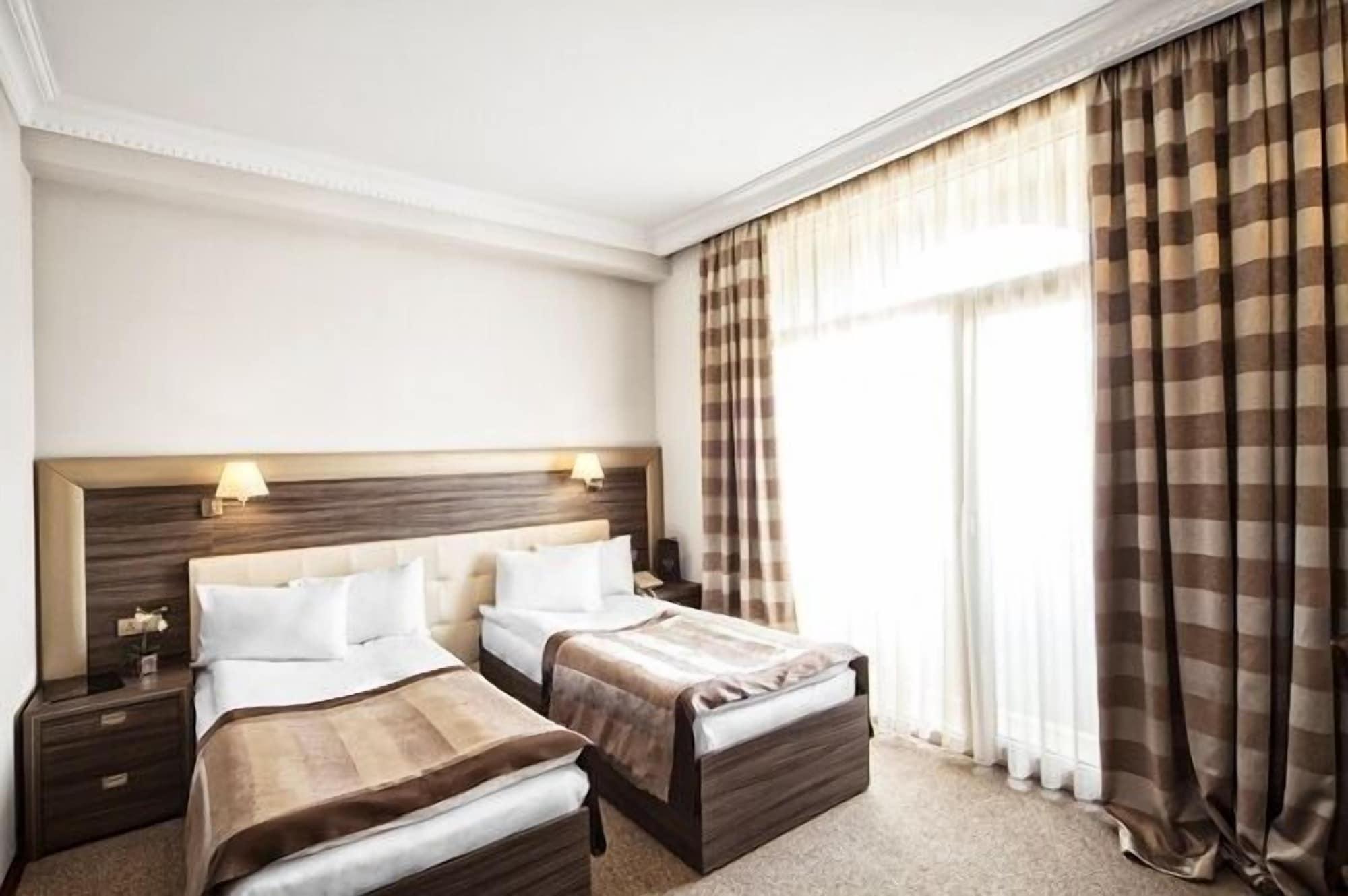 Cruise Hotel Tbilisi Exteriör bild
