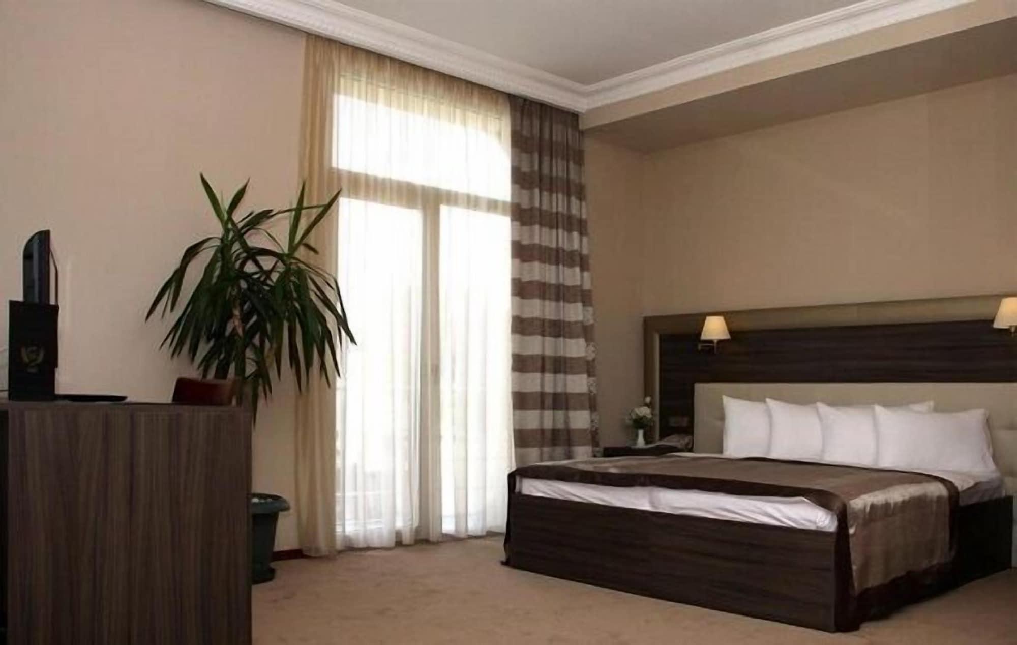 Cruise Hotel Tbilisi Exteriör bild