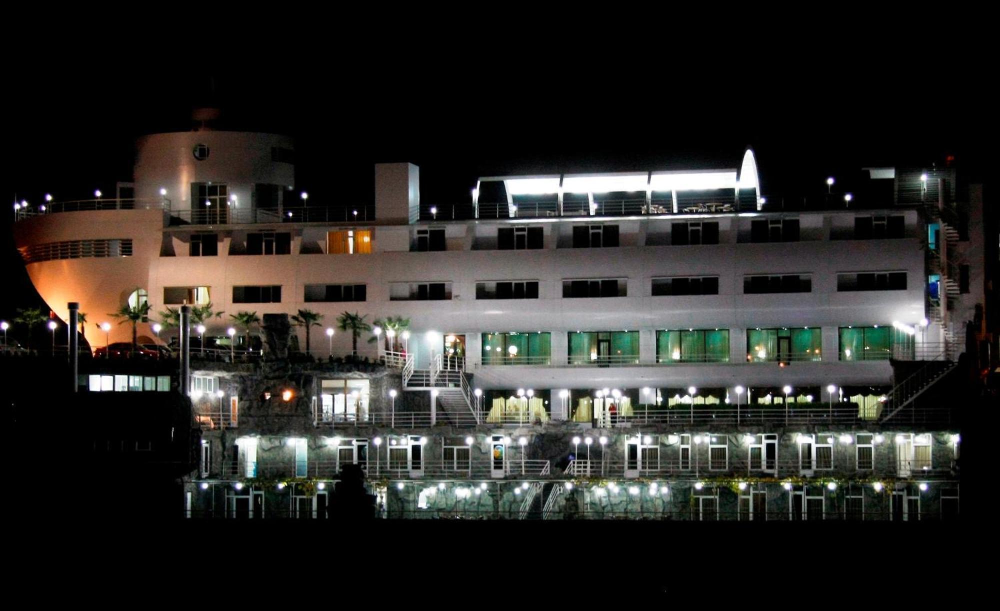 Cruise Hotel Tbilisi Exteriör bild