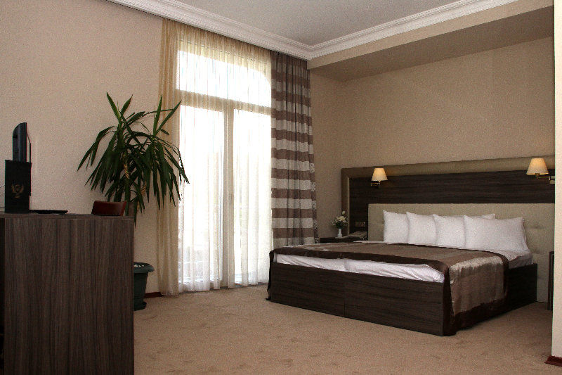 Cruise Hotel Tbilisi Exteriör bild